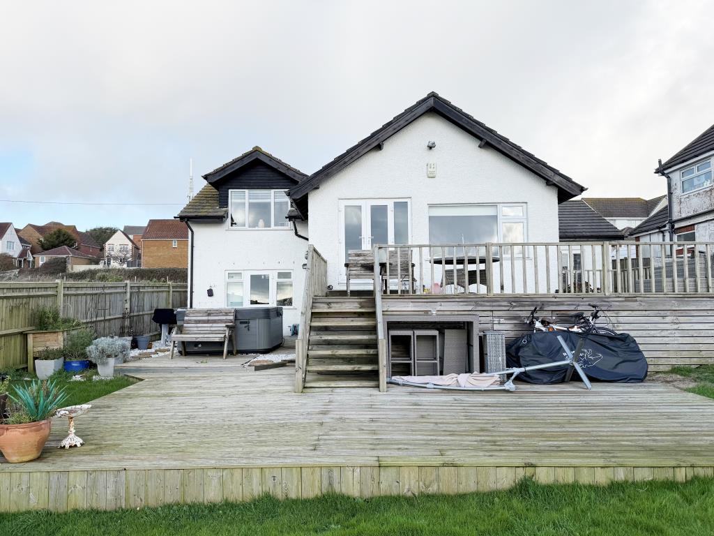 Lot: 62 - DETACHED HOUSE WITH SEA VIEWS PLUS ADJOINING LAND WITH PLANNING - Rear elevation and garden